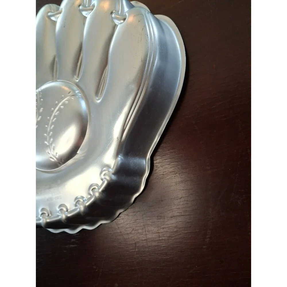 Vintage 1987 Wilton Baseball Glove Cake Pan #2105-1234 Sports Aluminum Mold